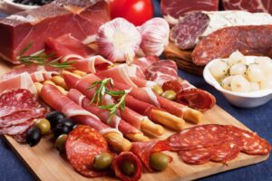 Việc tiêu thụ thịt đỏ, thịt chế biến, gà và gà tây có liên quan đến nguy cơ mắc 9 bệnh không ung thư khác nhau, bao gồm bệnh tim, tiểu đường và viêm phổi